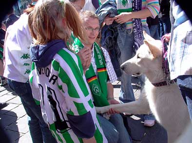 Karhu ist wichtiger als die Werdermannschaft! 